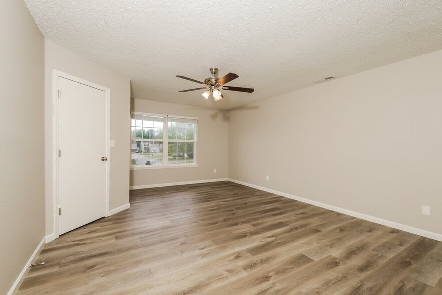 Building Photo - 649 Meadows Edge Ln