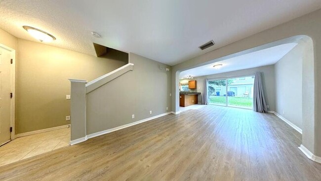 Building Photo - 8006 Thoroughbred Loop