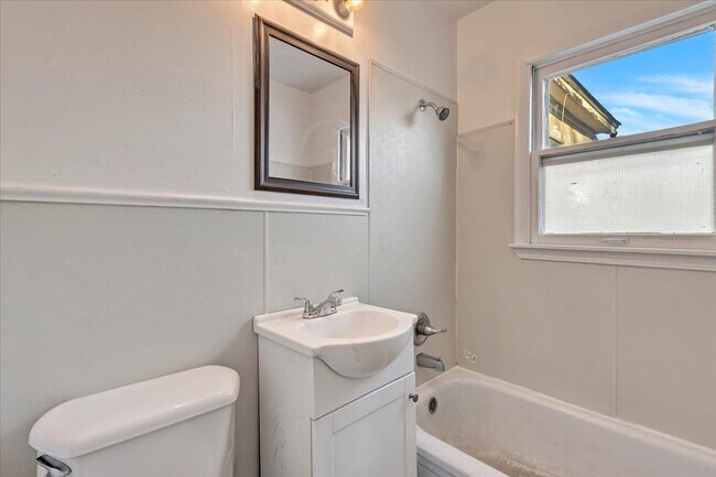 Building Photo - 4504 Drexel Ave