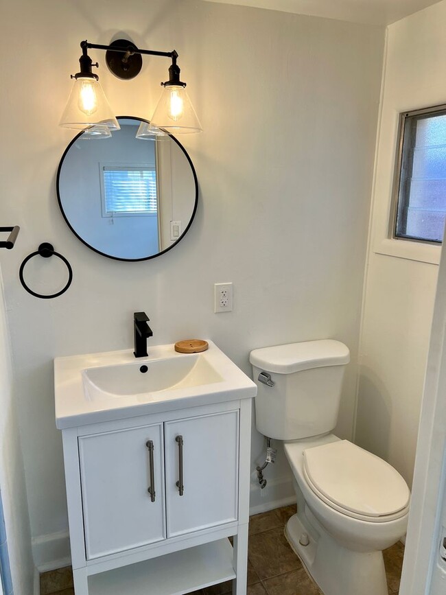 Building Photo - Studio in North Park - Freshly Painted, Community Laundry, Pet Friendly