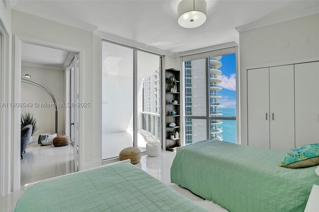 Building Photo - 16001 Collins Ave