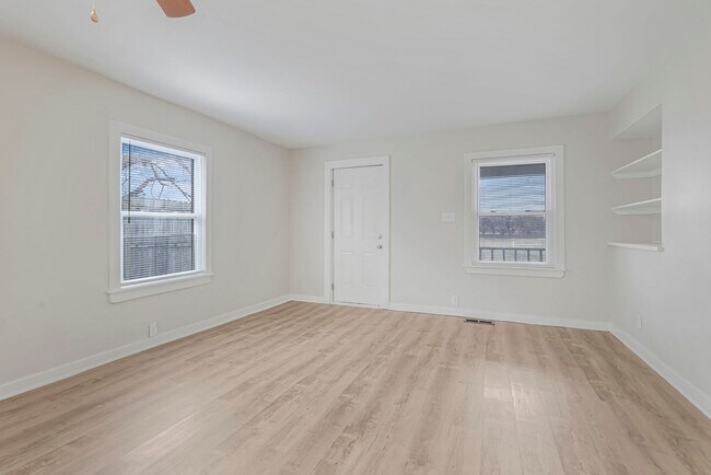 Building Photo - 1997-1999 W Broad St