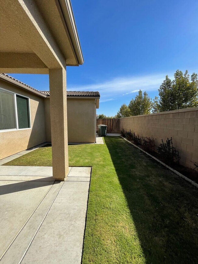 Building Photo - Lovely Clovis home, coming soon!