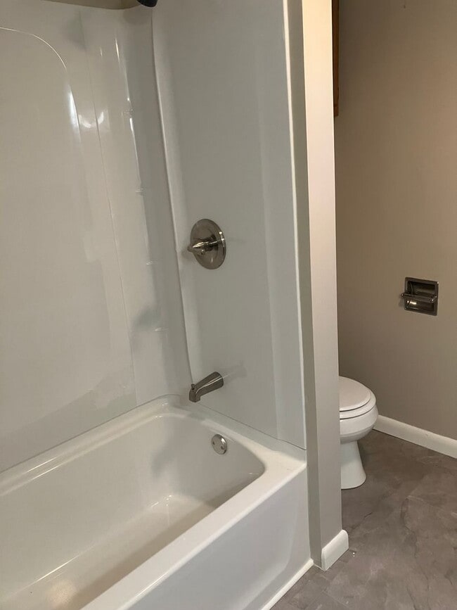 Building Photo - Updated Kitchen 3-4 bed ranch Mattydale