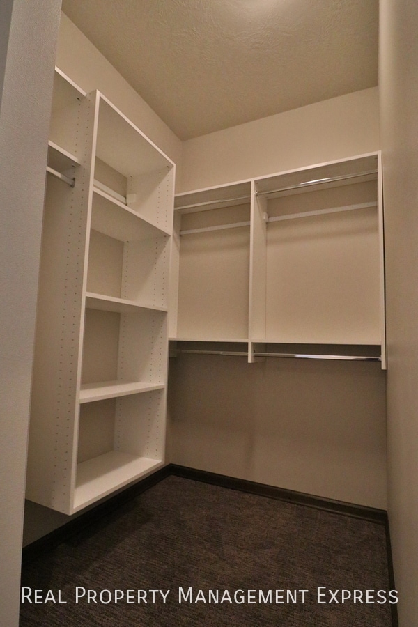 Building Photo - Beautiful 4 bedroom home with fenced in backyard!