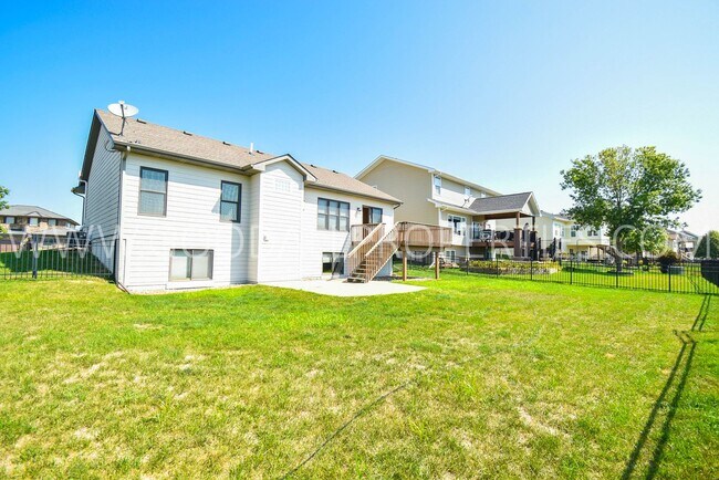 Building Photo - Beautiful 4 Bedroom in Waukee