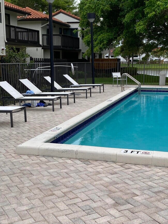 Building Photo - 5790 Fox Hollow Dr