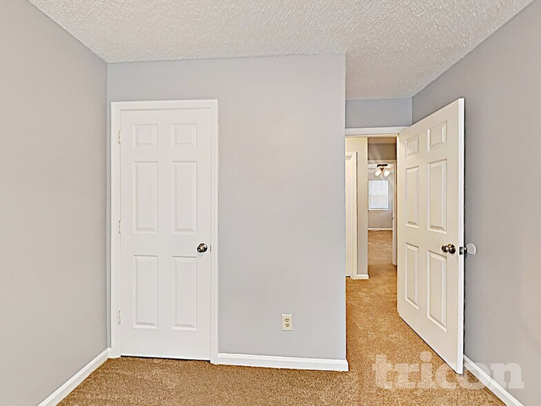 Building Photo - 225 Salusbury Ln