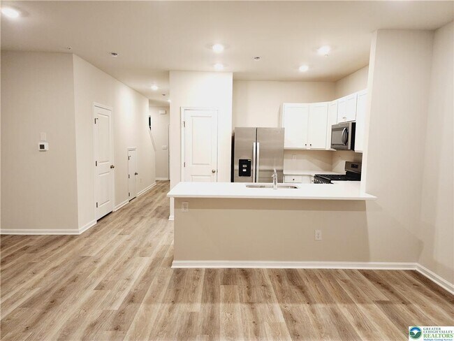 Building Photo - 1255 Susan Cir