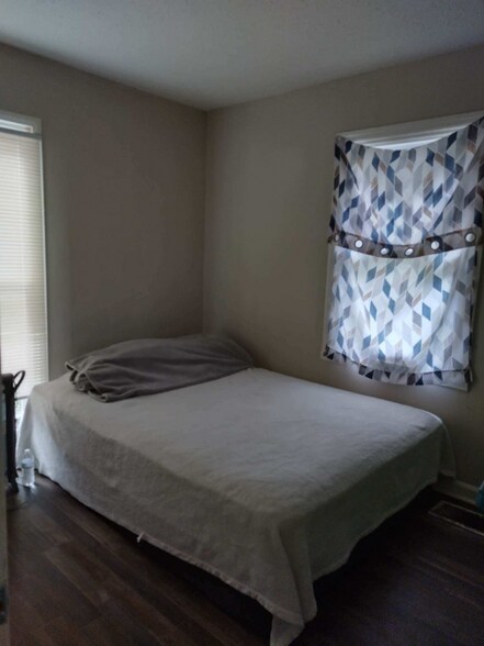 Building Photo - 6543 Bay St