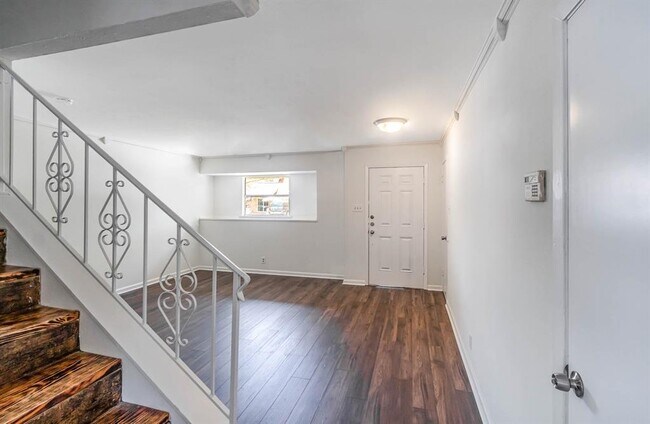 Building Photo - 405 Steeple Ridge Rd