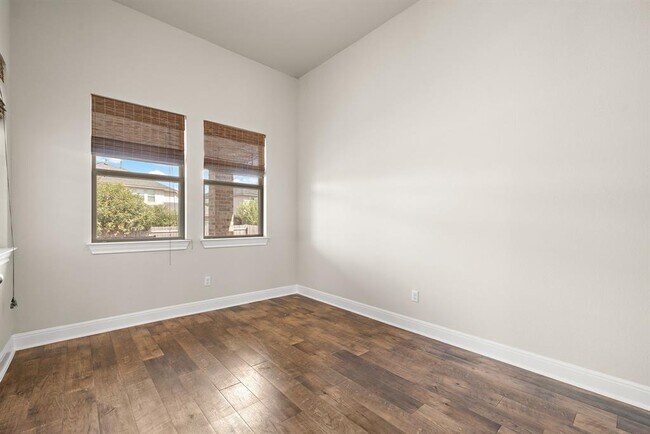 Building Photo - 2333 Legend Hill Dr