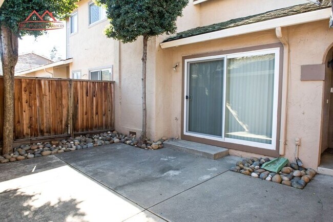 Building Photo - 1355 Sage Hen Way