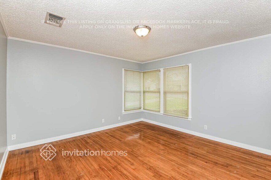 Building Photo - 3620 W Seminary Dr