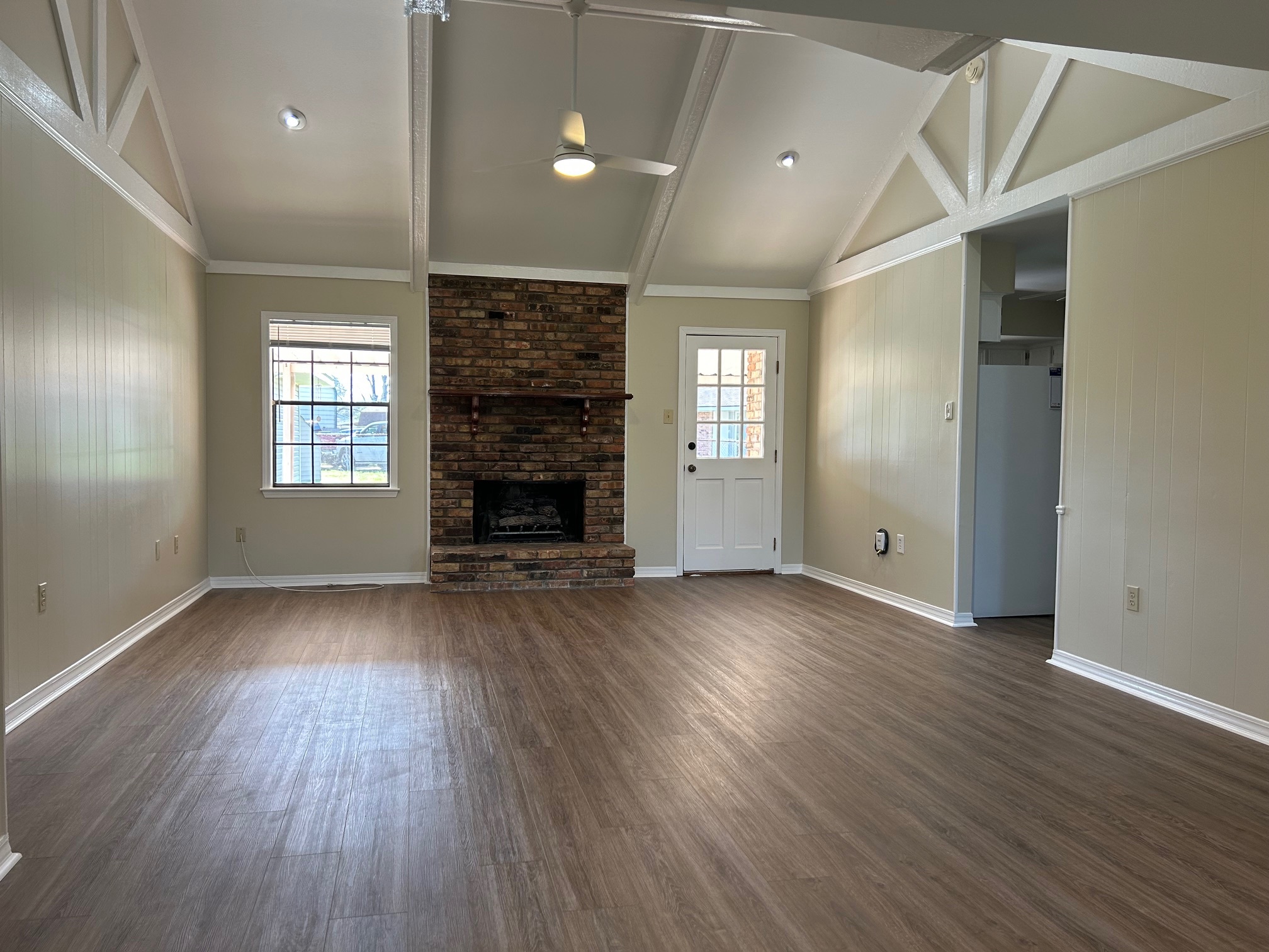 Fire Place / Living Room - 2856 Woodbrook Dr