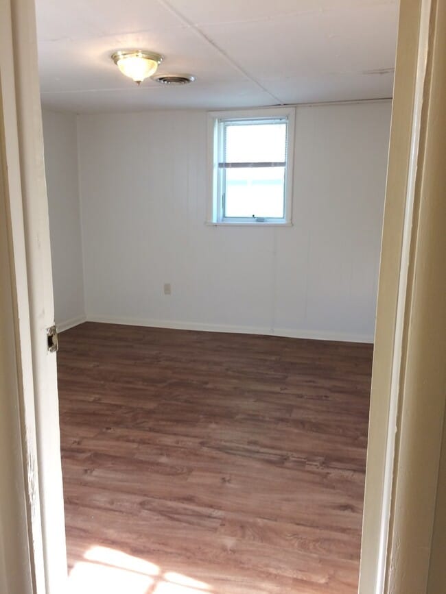 Building Photo - 1405 S Rogers St