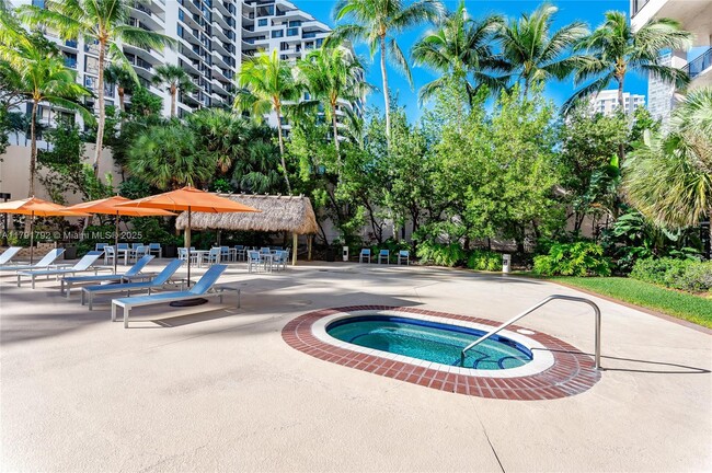 Building Photo - 540 Brickell Key Dr