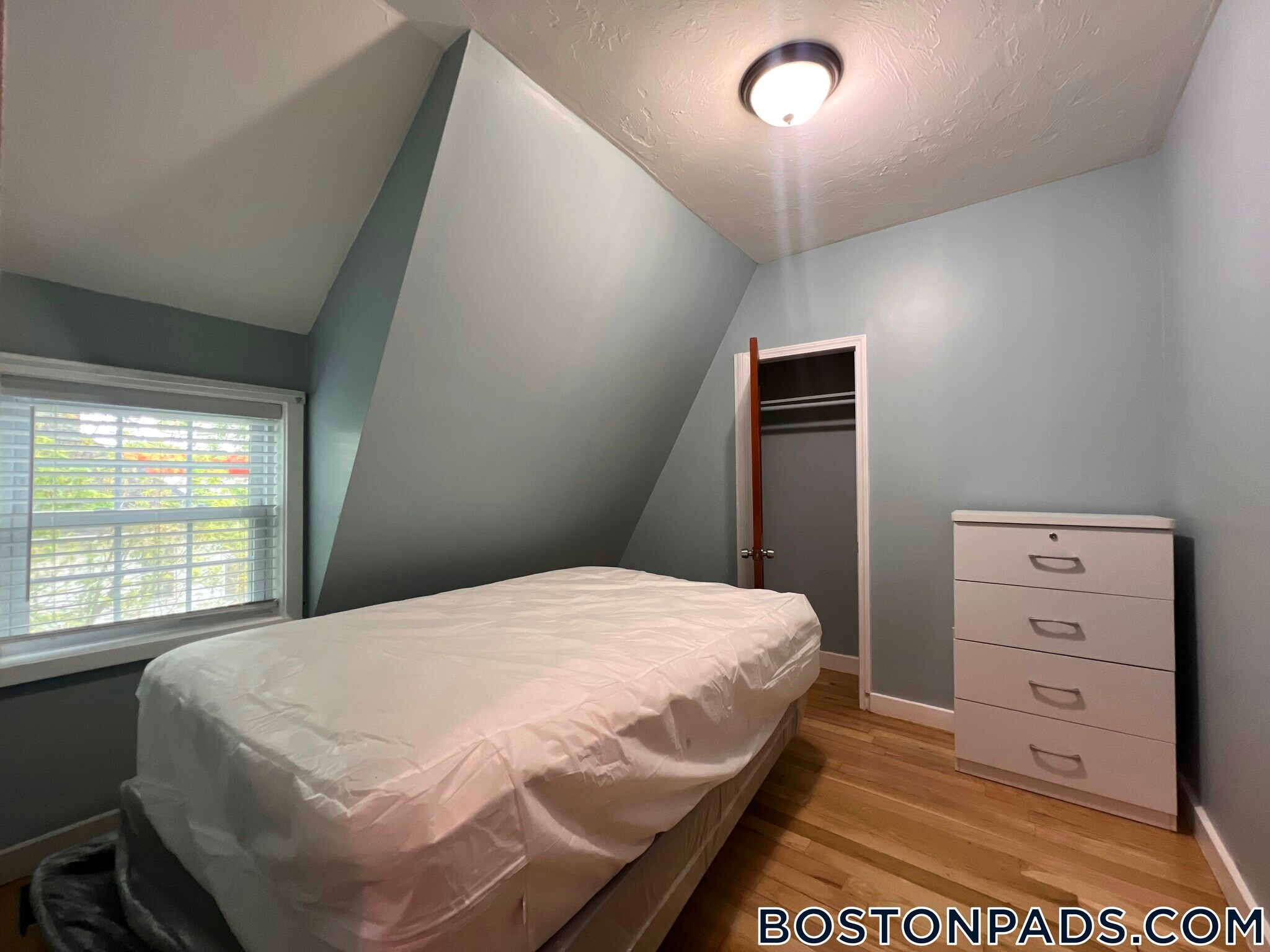 Building Photo - 816 River St