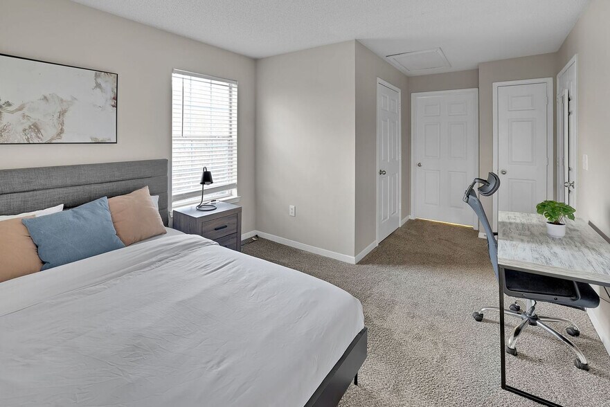 Building Photo - 2805 Wildwood Crossings Dr