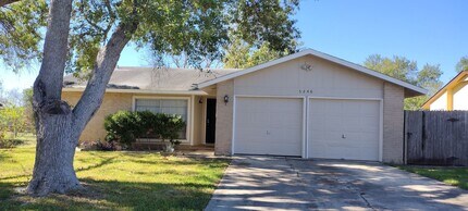 Building Photo - 3bdrm/2bath 2 car Garage