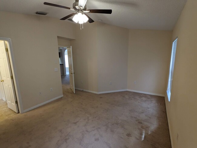 Building Photo - 3 Bedroom 2 Bathroom Home in Riverview, FL...