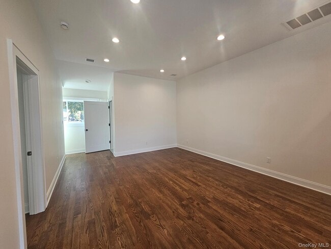 Building Photo - 87 Community Rd