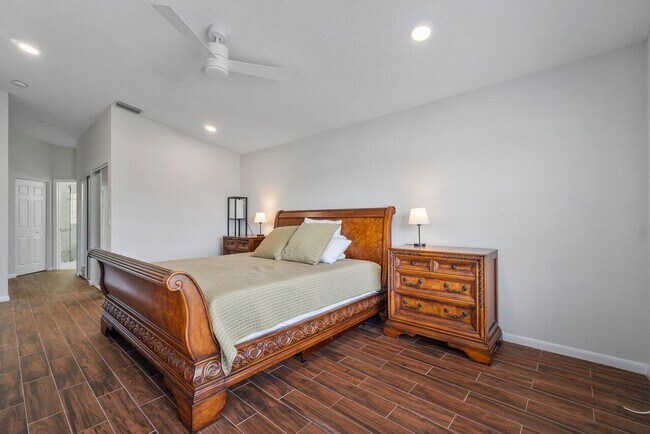 Building Photo - 2453 Country Golf Dr