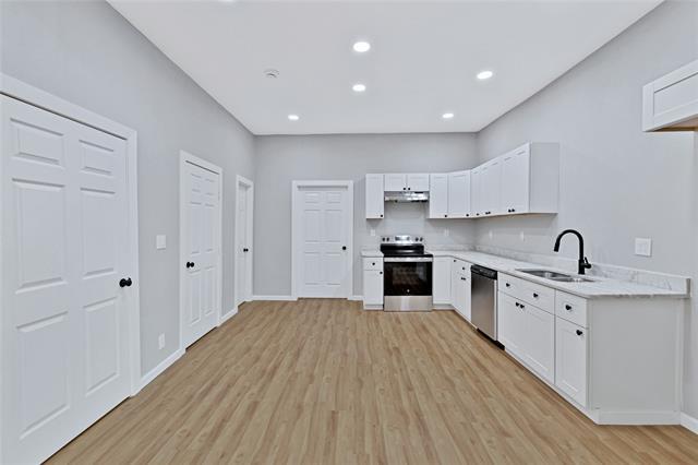 Building Photo - 323 W Cherry St