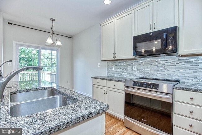 Building Photo - 208 Croft Square