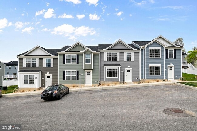 Primary Photo - 2768 Maplewood Cir