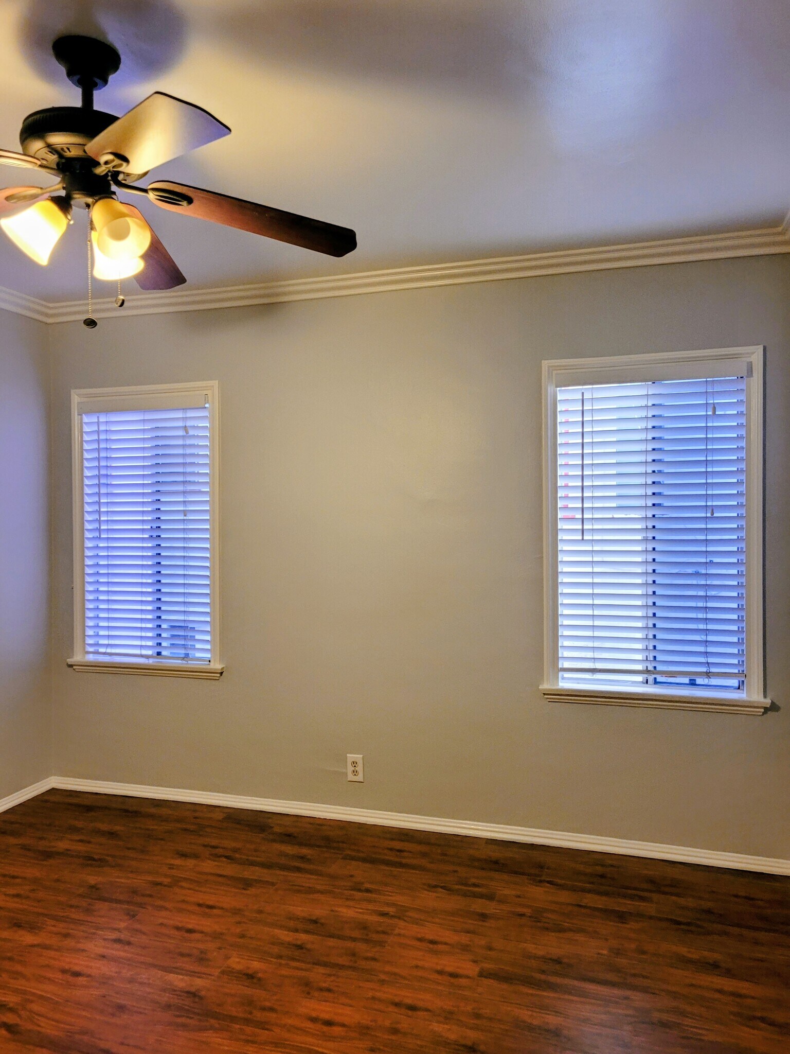 Building Photo - 305 N Palm Ave