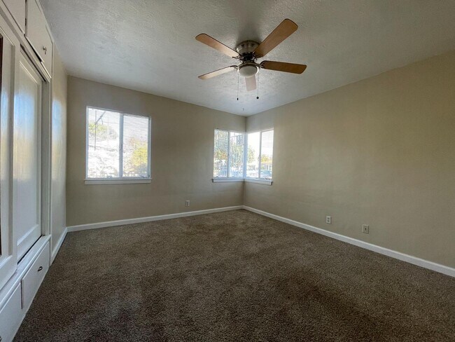 Building Photo - 1593 N Thorne Ave