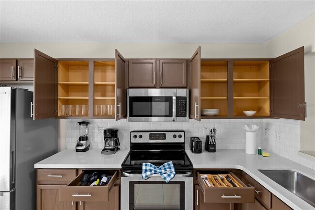 Building Photo - 2116 Cypress Bay Blvd