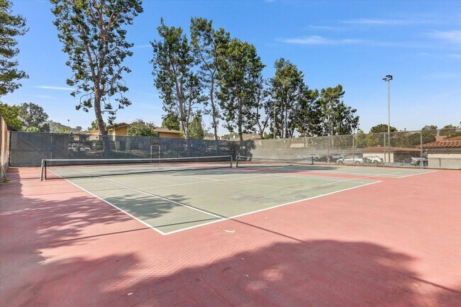 Building Photo - $500 MOVE IN SPECIAL! 2 BD, 2 BA Condo at Mission Plaza! 1000 Sq Ft w/ Great Amenities!