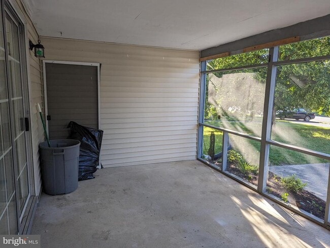 Building Photo - 830 Woodcrest Dr