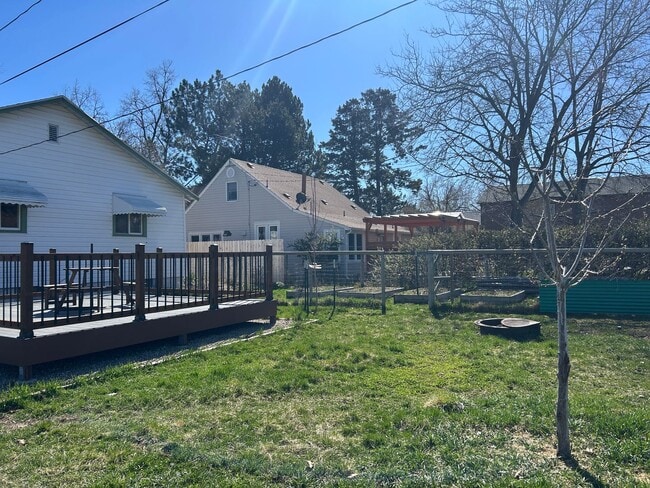 Building Photo - Cozy 2 Bed, 1 Bath Cottage in the Heart of Hamilton