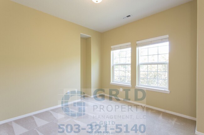 Building Photo - Spacious 3 Bedroom, 2.5 Bath Townhome Available in Hillsboro - 2 Car Garage!