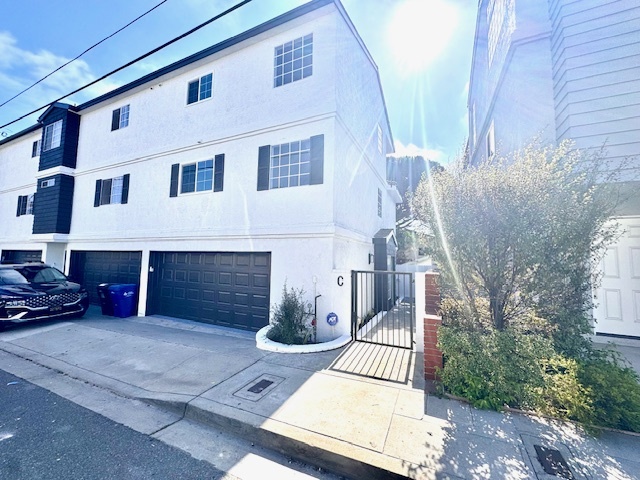 Exterior/entrance - 907 5th