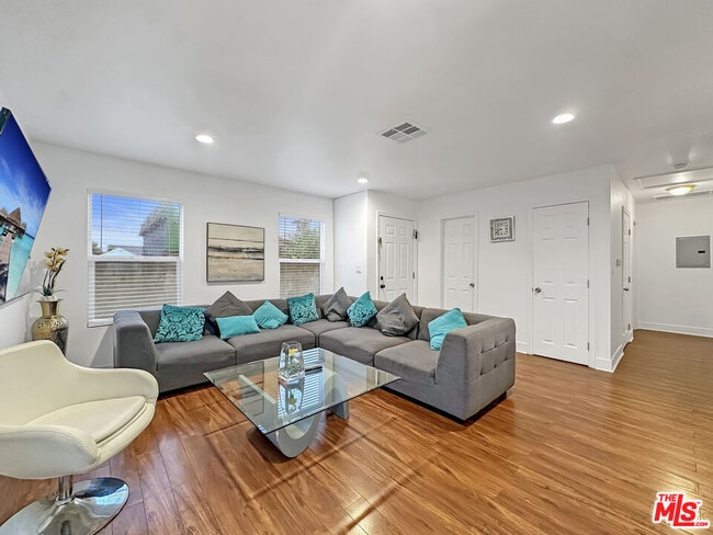 Building Photo - 10328 Firmona Ave