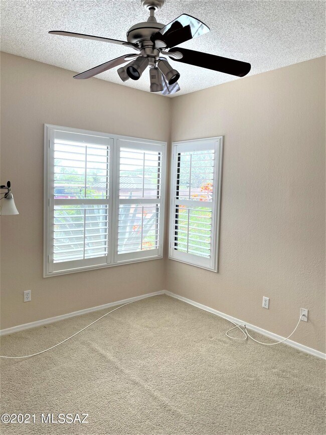 Building Photo - 6655 N Canyon Crest Dr