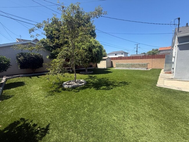 Building Photo - Charming Del Aire Home with A/C, Huge Backyard & Modern Upgrades!