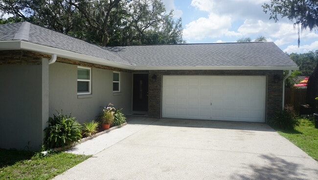 Building Photo - 213 Foxwood Dr