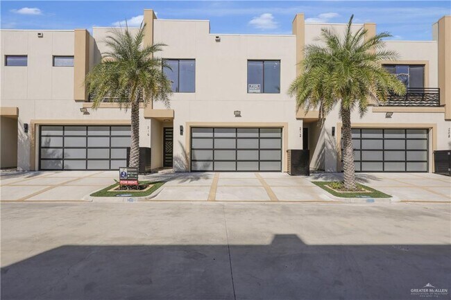 Primary Photo - 15 Canary Ave