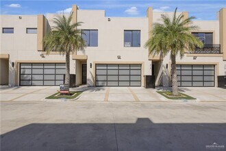 Building Photo - 15 Canary Ave