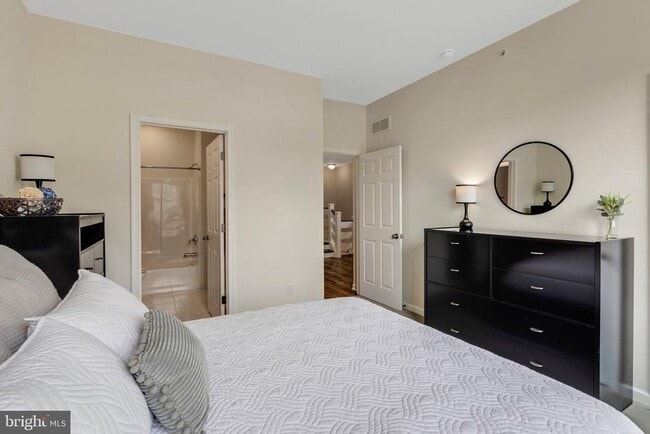 Building Photo - 250 Kestrel Ct