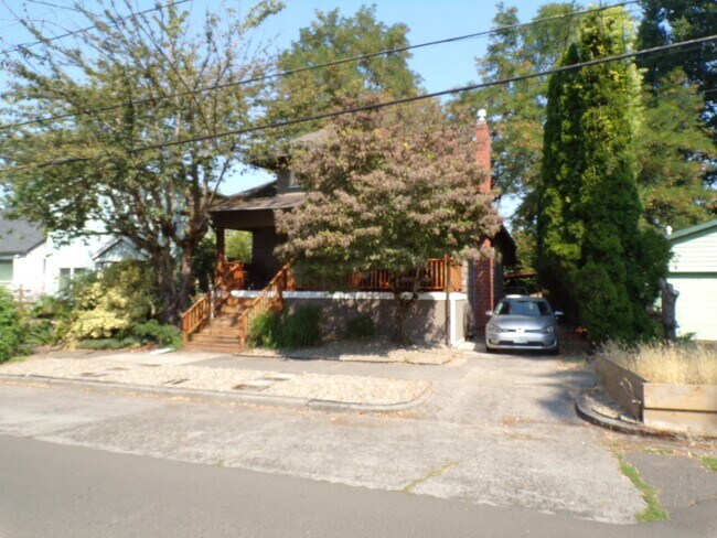Building Photo - 3711 SE Franklin St