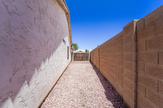 Building Photo - Chic Peoria Rental – Updated Appliances & ...
