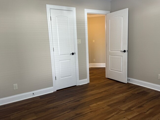 Building Photo - Amazingly Spacious Residence, Available Now!