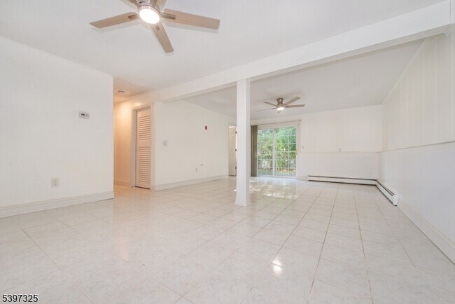 Building Photo - 4 Maureen Ct