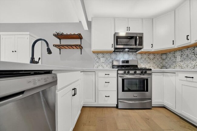 Building Photo - 10523 Howard Ave